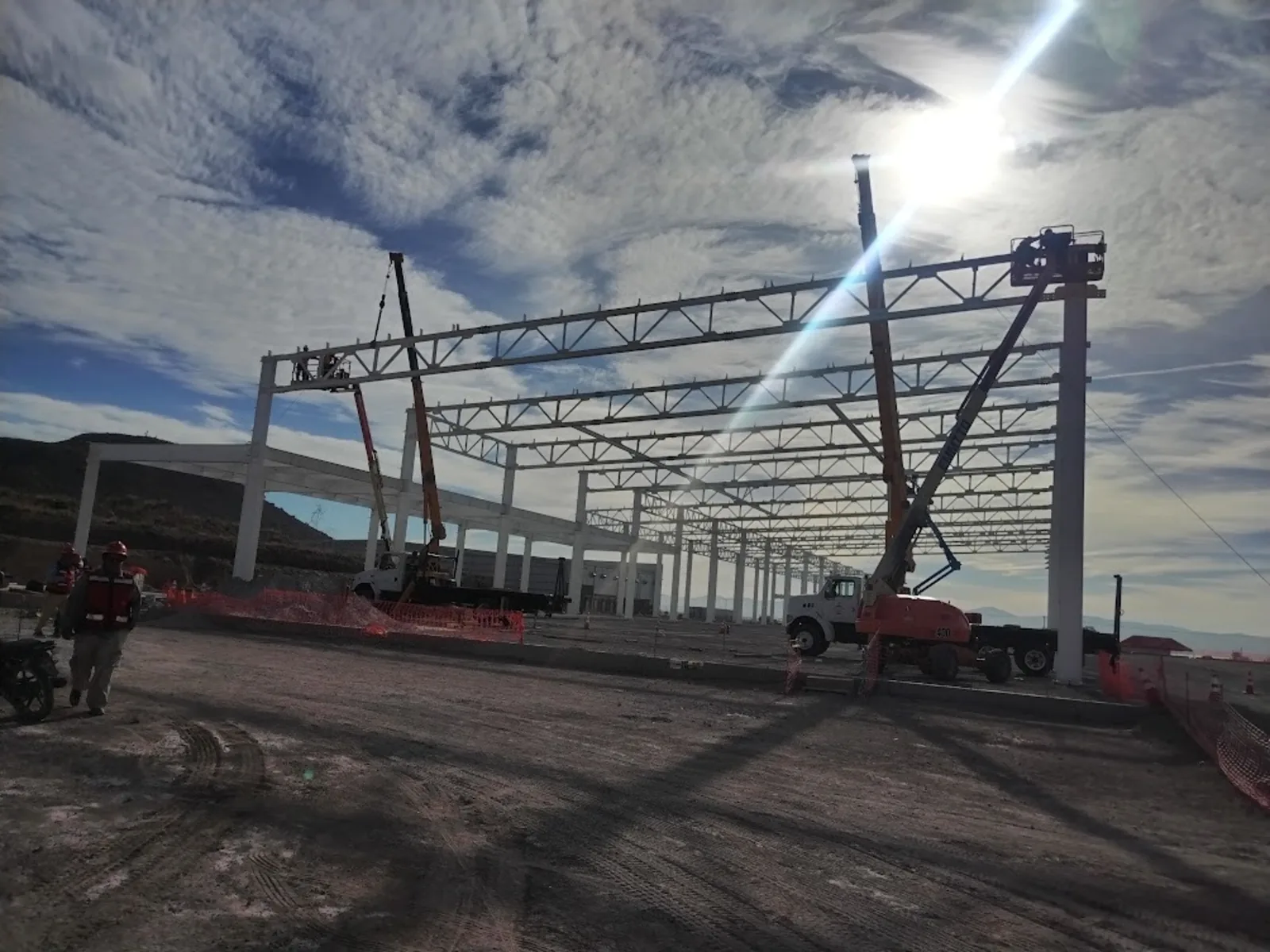 Nave industrial de losacero ya construida en obra